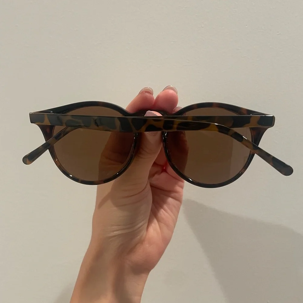 Tortoiseshell Round Sunglasses - Brown Lenses